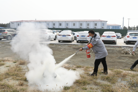 裕龍發展公司開展消防火災逃生應急演練}