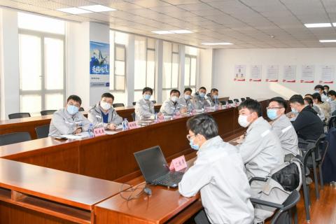 裕龍發(fā)展公司召開(kāi)第二期年輕員工座談會(huì)暨首批“師帶徒”結(jié)對(duì)活動(dòng)}