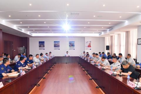 產(chǎn)業(yè)園召開第三季度安委會例會（擴大）會議暨園區(qū)安全生產(chǎn)工作會議}