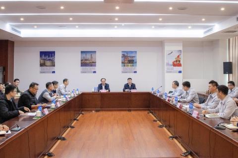 學習貫徹黨的二十屆四中全會精神市委宣講團在產業(yè)園作宣講報告}